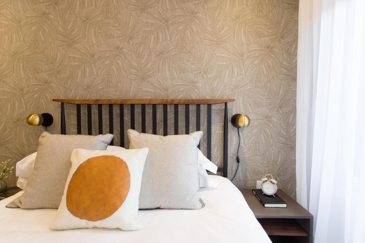 Romantic Studio In The Heart Of Little Italy By Den Stays Montreal Exterior photo