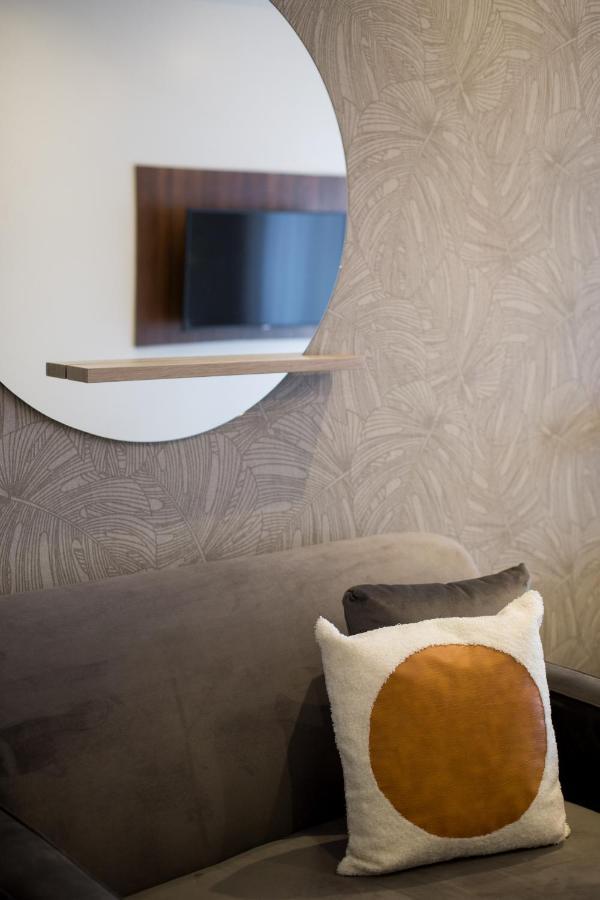 Romantic Studio In The Heart Of Little Italy By Den Stays Montreal Exterior photo